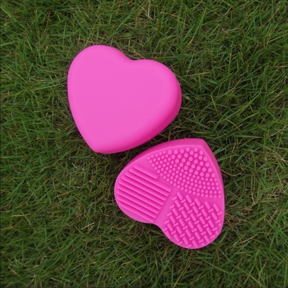 Silicone make up brush cleaner in fushia pink ! - Picture 2 of 7